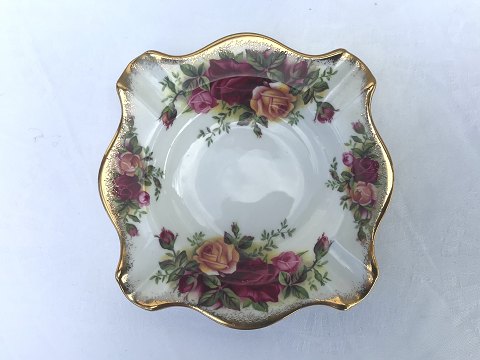 Royal Albert
Old country roses
Ashtray
*75Dkk