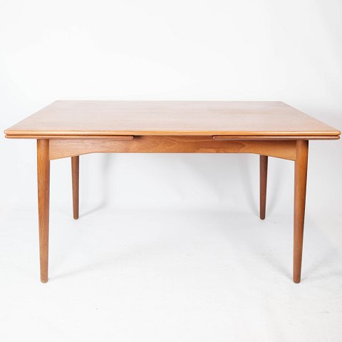 Spisebord i teak med hollandsk udtræk af dansk design fra 1960erne. 
5000m2 udstilling.
