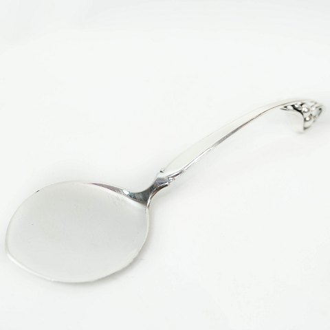 Cake server of 925 sterling silver.
5000m2 showroom.