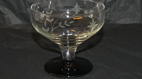 Champagne bowl #Juno Holmegård with Flowers vine