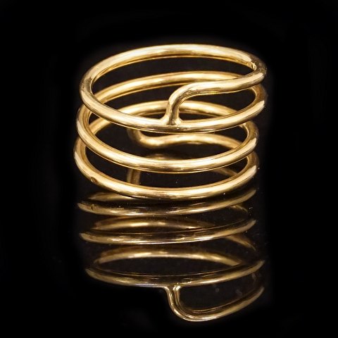 Anni & Bent Knudsen ring. Anni & Bent Knudsen, 
spiralring i 18kt guld. Ringstr. 55