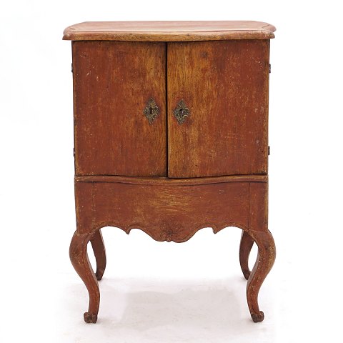 A mid 18th century small Rococo cabinet. Sweden 
circa 1760. H: 86cm. W. 63cm. D: 43cm