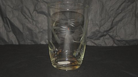 Beer glass with floral motif