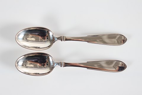 Hans Hansen Silver
Arvesølv no. 1
Soup spoons
L 19 cm