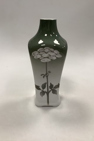 Royal Copenhagen Art Nouveau Grøn Vase No 437 / 247