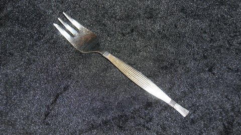 Cake fork #Funkis no. 7 silver stain
Produced at Dansk Forsølvnings Anstalt.
Length 14.3 cm