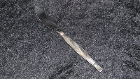 Middagskniv #Gitte Sølvplet
Produceret af O.V. Mogensen.
Længde 21,5 cm