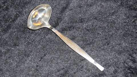 Sauce spoon #Gitte Sølvplet
Produced by O.V. Mogensen.
Length 18.5 cm