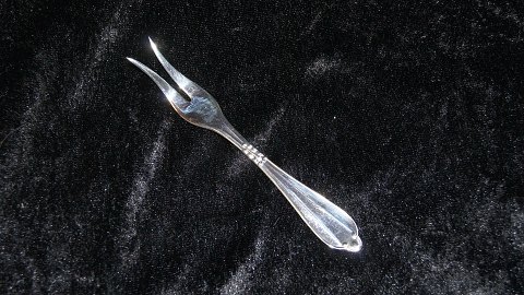 Cold cuts fork #Crown pattern Silver stain
Produced by Kronen Sølv og Pletvarefabrik.