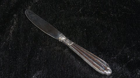 Dinner knife #Crown pattern Silver stain
Produced by Kronen Sølv og Pletvarefabrik.