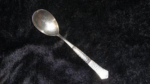 Marmalade spoon, #Louise Sølvplet cutlery
Manufacturer: O.V. Mogensen and Fredericia Silver
Length 13.5 cm.