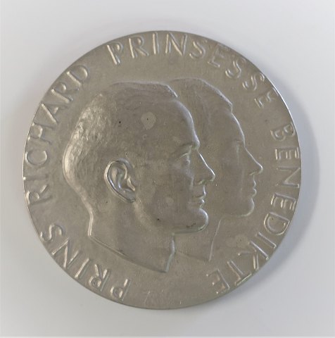 Large Silver Medal commemorating the wedding of Prince Richard and Princess 
Benedict on February 3, 1968. Diameter 55 mm