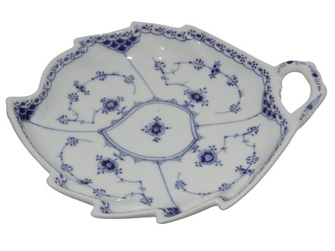 Blue Fluted Halv Lace
Cake dish - medium size