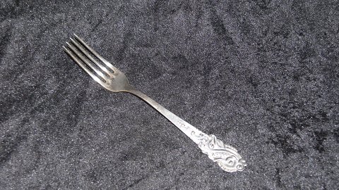 Middagsgaffel #Snirkel, Sølvplet bestik
Længde 21 cm.