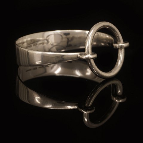 Hans Hansen Armring aus Sterlingsilber. Masse 
innen: 5,4x5,9cm