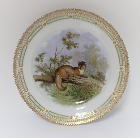 Royal Kopenhagen. Fauna Danica. Essteller. Modell # 239 - 3550. Durchmesser 22 
cm. (2 Wahl). Mustela martes