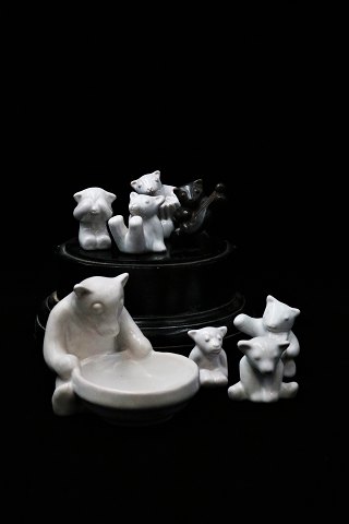 Glazed ceramic bear from Hjorth ceramics...
CLICK on the picture to see each individual