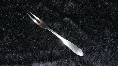 Cold cuts fork #Mitra Georg Jensen
Design: Gundorph Albertus in 1941.
Length 16 cm