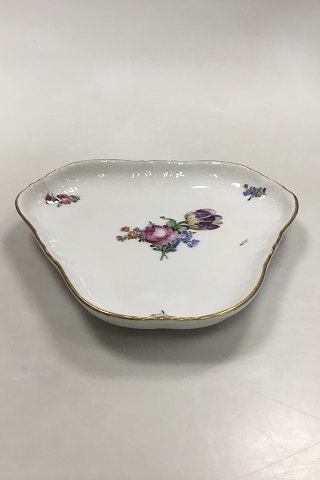 Royal Copenhagen Saksisk Blomst Let Trekantet Kagefad No 493/1526