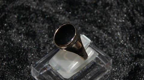 Elegant  Ring med Onyx i 14 karat guld
Stemplet 585 JAA
Str 63