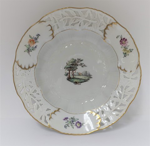 Royal Copenhagen. Large soup plate with open-work border. Set 4020-12080. 
Diameter 25 cm. (1 quality)