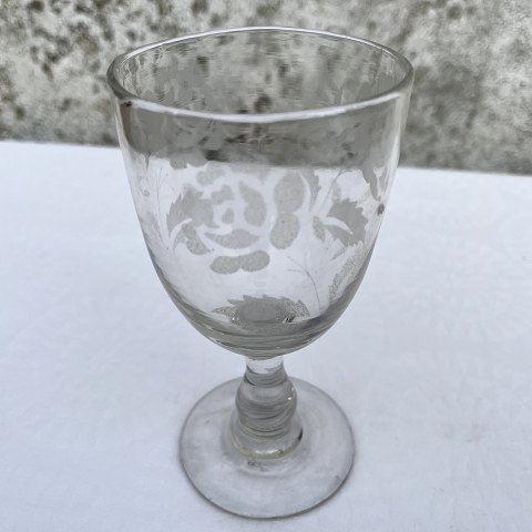 Older wine glasses
with floral sanding
* 375 DKK