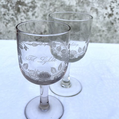 Memorial glass
“For remembrance”
"Congratulations"
* 350 DKK per piece