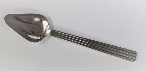 Georg Jensen. Sølvbestik (925). Bernadotte. Grapeske. Længde 15,6 cm.