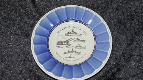 Royal Copenhagen Søværnets Juleplat #1986
Måler 15,5 cm
Pæn og velholdt stand