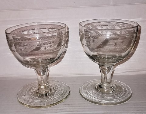 Pair of english wine glasses from c. 1840