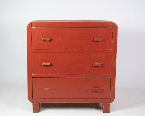 Small chest of drawers with red paint from around the year 1940s.
Dimensions in cm: H: 63 W: 60 D: 40
Great condition
