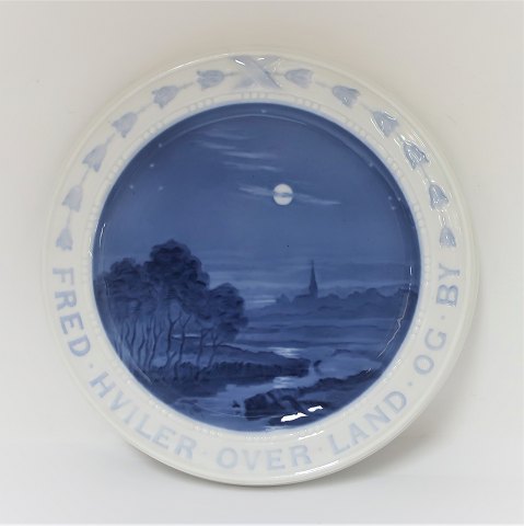 Bing & Grondahl. Poet plate. Peace rests over land and city. Diameter 21 cm. (1 
quality)