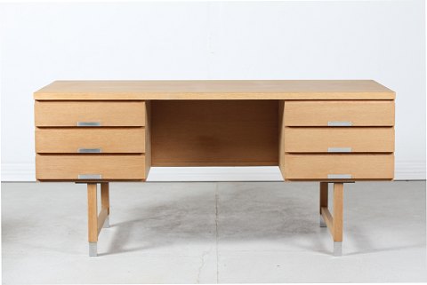 Danish Modern
Desk of oak
model EP 401