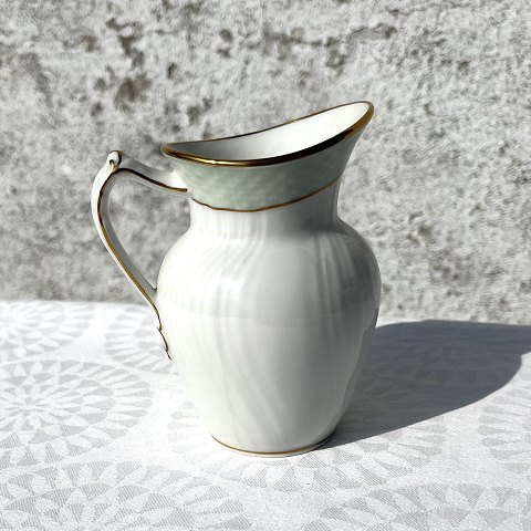 Royal Copenhagen
Green curved
Cream jug
# 952/1538
* 200 DKK