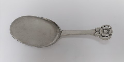 Evald Nielsen. Sølvbestik (830). Bestik no. 9. Kagespade. Længde 19 cm. 
Produceret 1917.