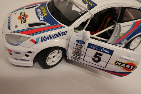 For samleren:
Modelbil Størrelse 1/18
Ford Focus 
Burago
Martini-, Valvoline- MoviStar-reklamer mv.