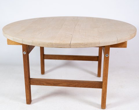 Round coffee table, Hans J. Wegner (1914-2007), oak, PP Møbler
Great condition
