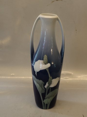 Kongelig Dansk 971-249 Kgl. Vase  med to hanke 31 cm hvid blomst præ 1923 maler  
62
