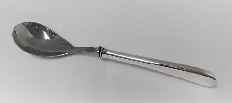 Michelsen. Ida. Servierlöffel mit Stahl. Entwurf: Ole Hagen. Sterling (925). 
Länge 22cm.