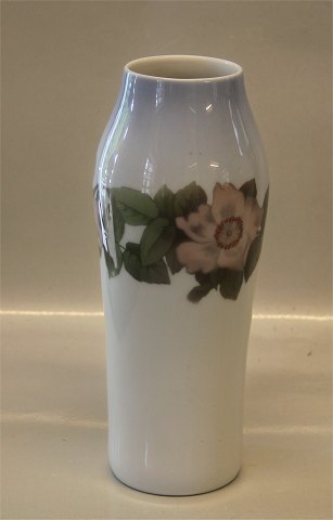 173-232 Kgl.Vase med rose 23 cm præ 1923 Malernr. 43 
 Kongelig Dansk 

