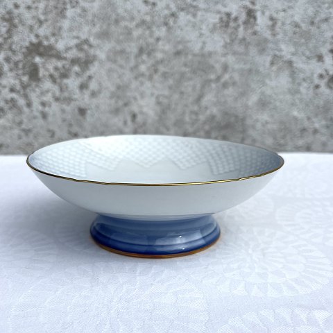 Bing&Grøndahl
Seagull with gold
Cake dish on foot
#427
*DKK 175