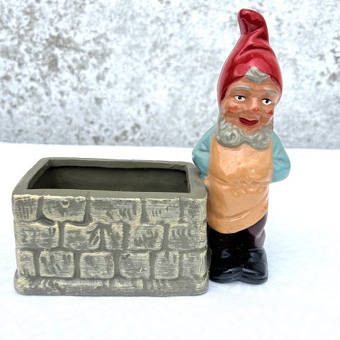Clay Santa Claus with flower basin
*DKK 400