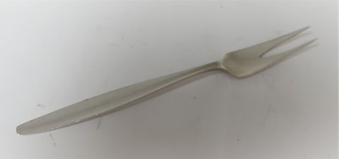 Georg Jensen. Sølvbestik (925). Cypres. Lille pålægsgaffel. Længde 11,4 cm.