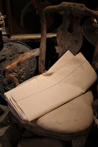 Large old, cream-coloured French hair tablecloth in a super delicious, strong 
quality.
320x220cm.