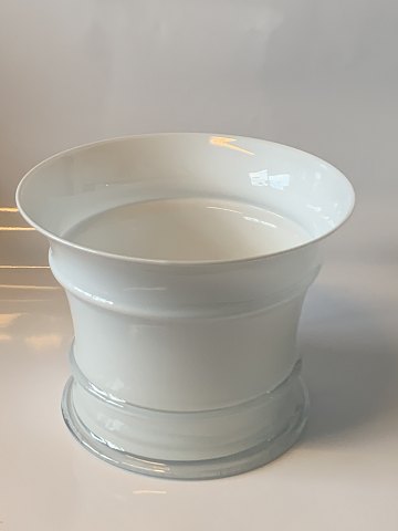 Flower pot from Holmegård
Height 15.5 cm approx
Width 20.5 cm approx
SOLD