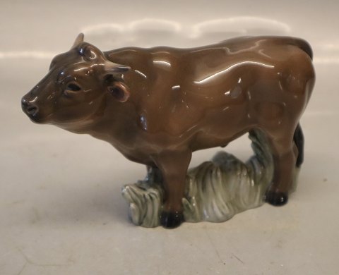 0802 RC The Ox 10 x 16 cm Chinese Zodiac figurine Year of the Oxen 2019 Pia 
Langelund Royal Copenhagen 

