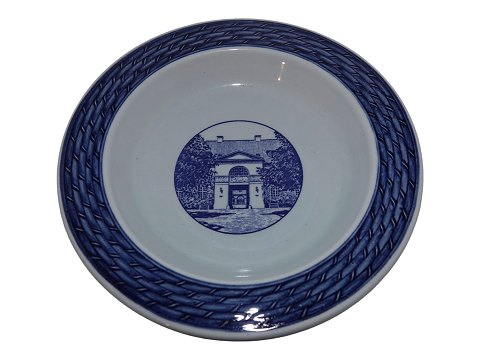 Tranquebar
Round dish with building