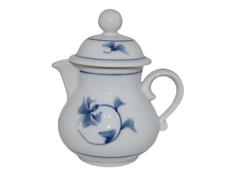 Noblesse
Lidded creamer