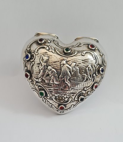 Silver box in the shape of a heart (830). Lid with 10 colored stones. Width 7.5 
cm