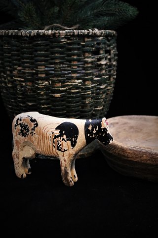 Old cow in carved wood with old paint and fine patina...